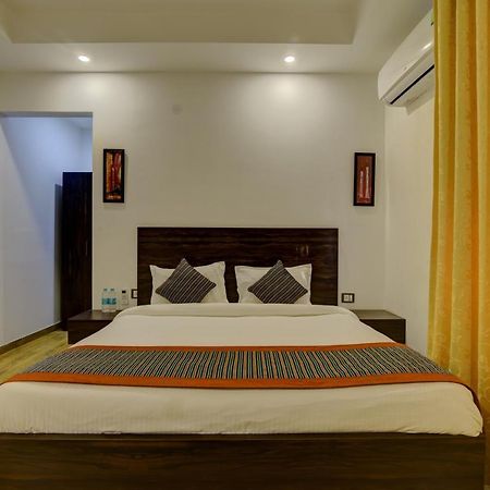 Country Inn Hotels & Resorts Vrindāvan Εξωτερικό φωτογραφία