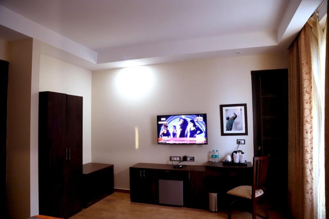 Country Inn Hotels & Resorts Vrindāvan Εξωτερικό φωτογραφία