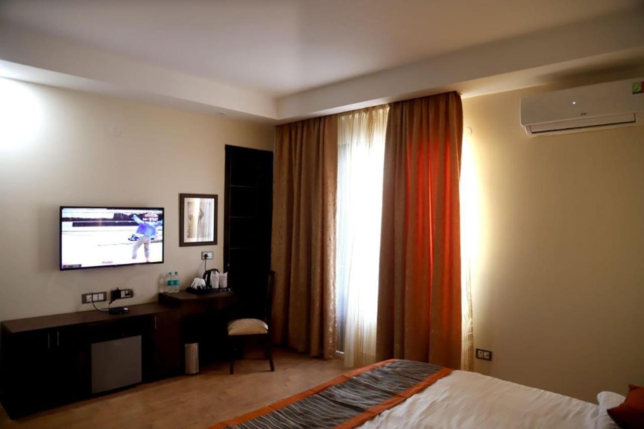 Country Inn Hotels & Resorts Vrindāvan Εξωτερικό φωτογραφία