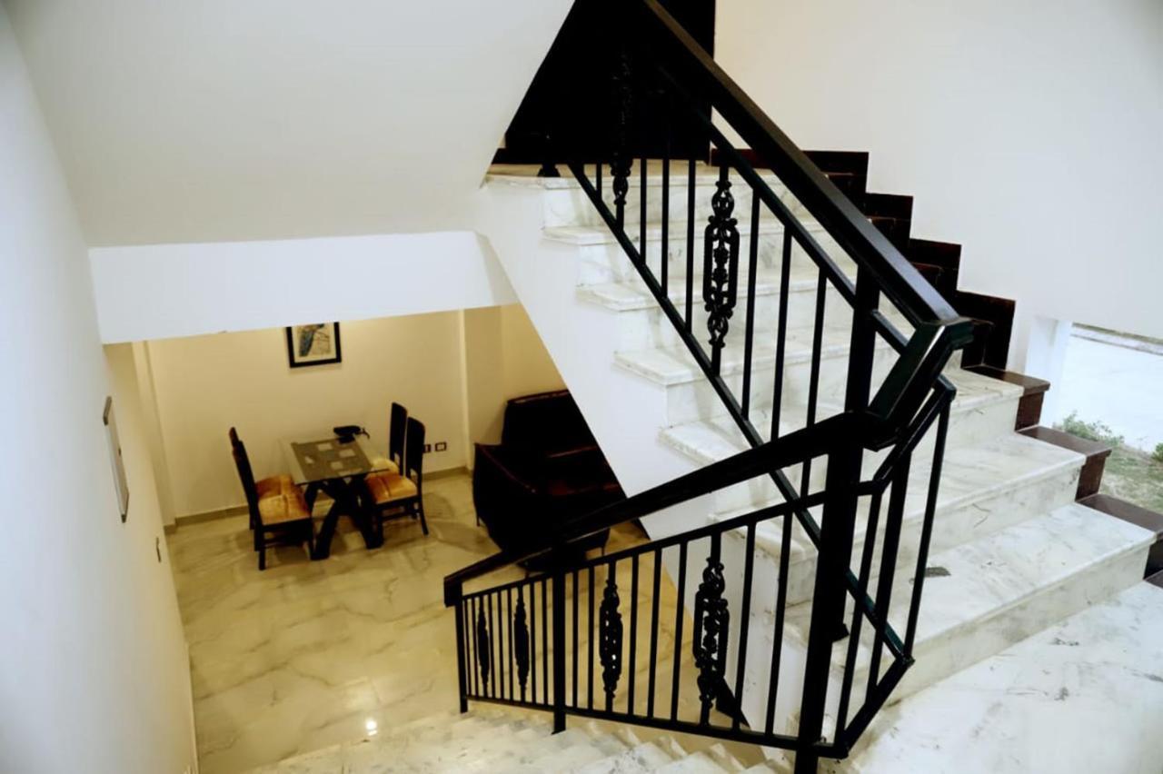 Country Inn Hotels & Resorts Vrindāvan Εξωτερικό φωτογραφία