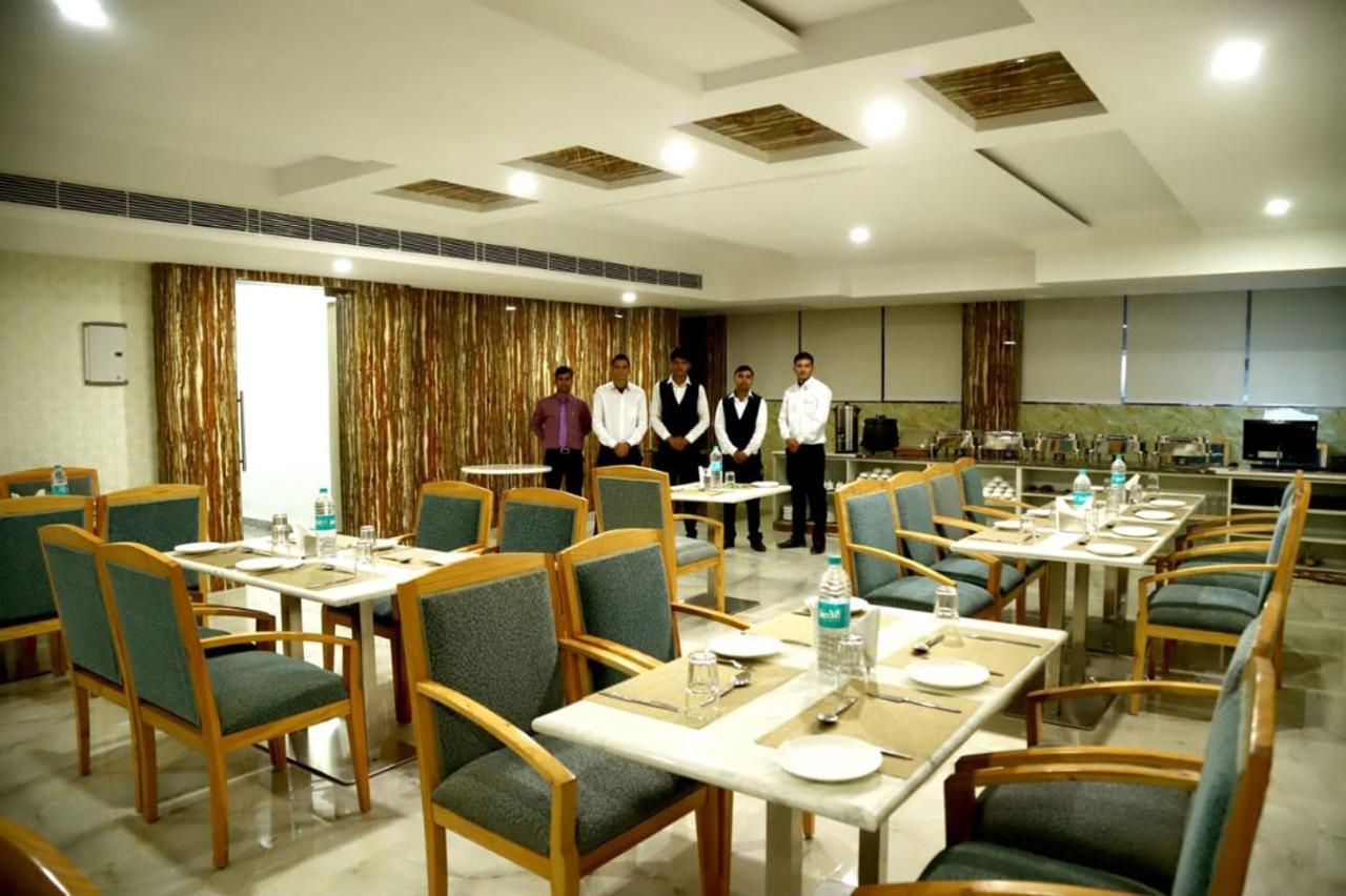 Country Inn Hotels & Resorts Vrindāvan Εξωτερικό φωτογραφία