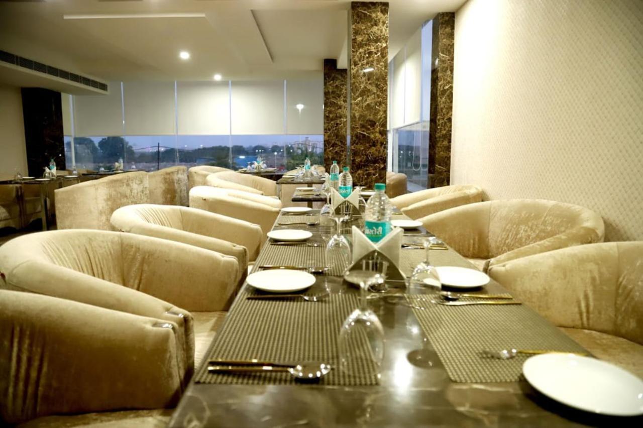 Country Inn Hotels & Resorts Vrindāvan Εξωτερικό φωτογραφία