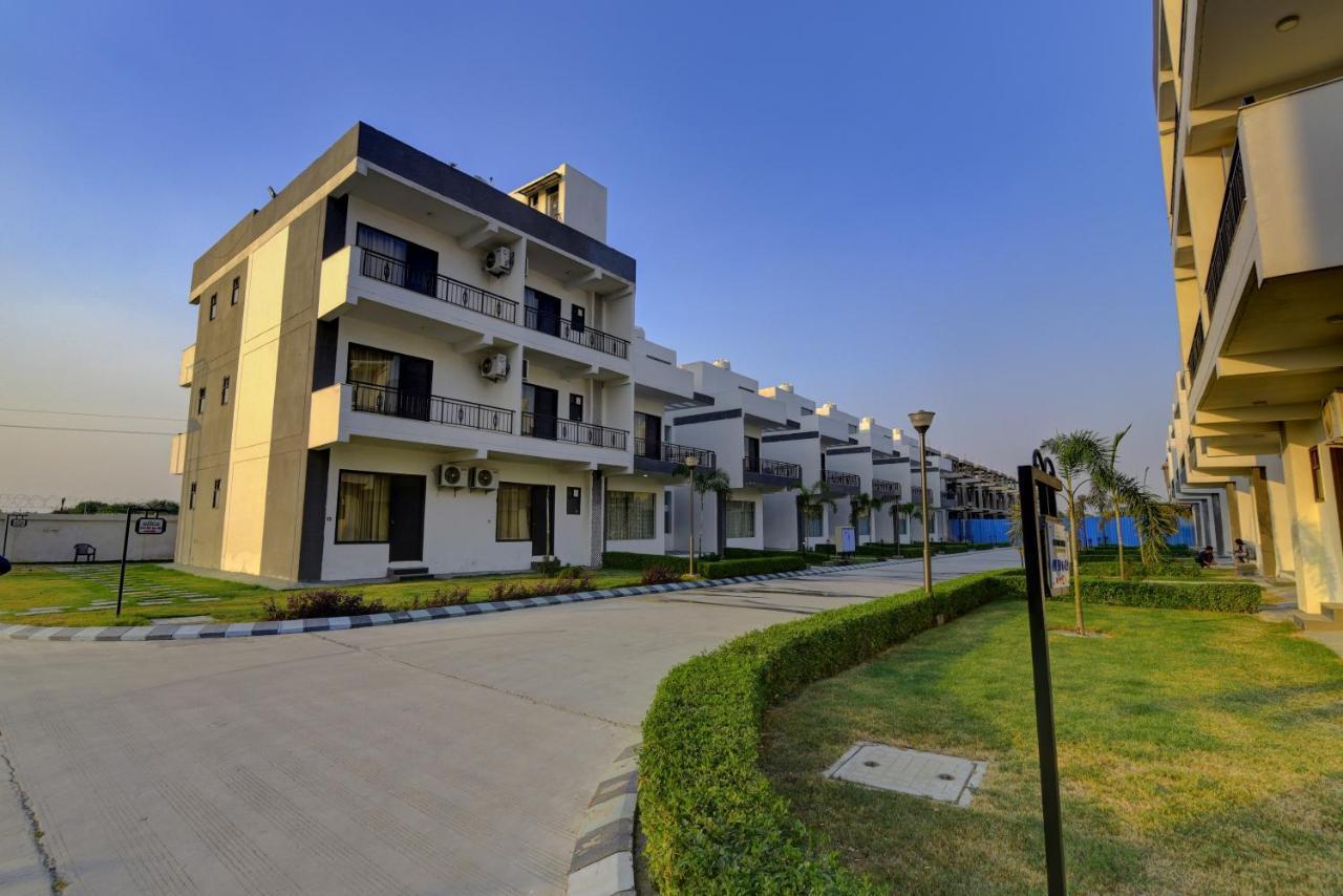 Country Inn Hotels & Resorts Vrindāvan Εξωτερικό φωτογραφία