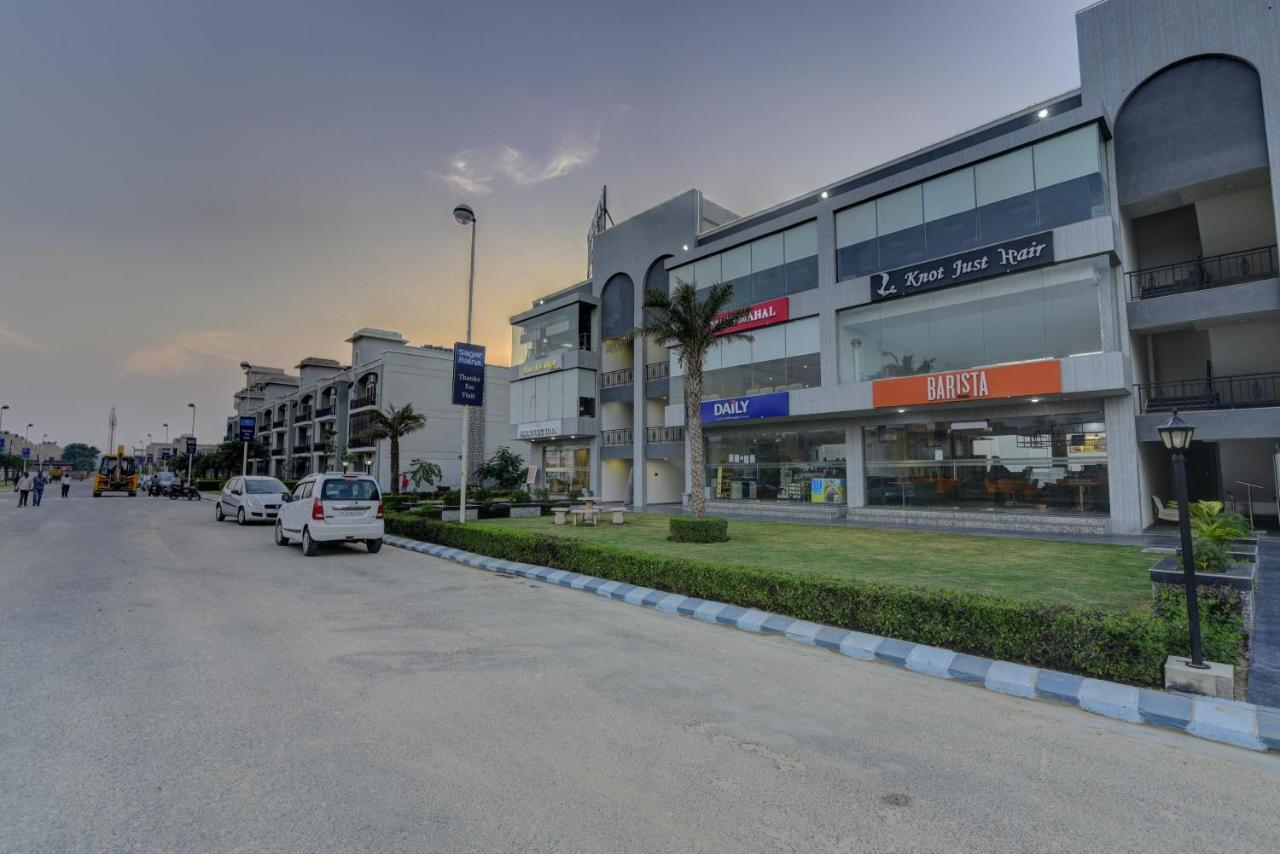 Country Inn Hotels & Resorts Vrindāvan Εξωτερικό φωτογραφία