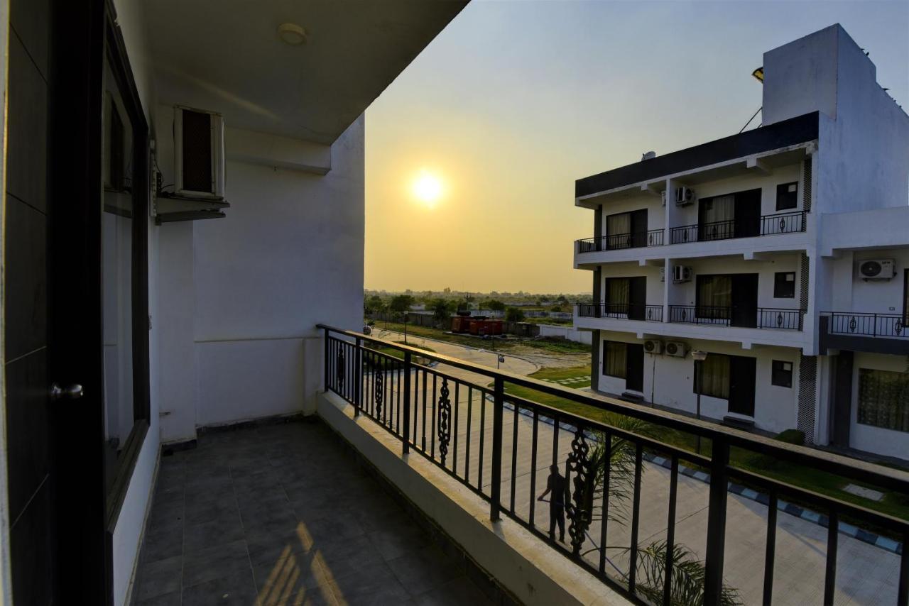 Country Inn Hotels & Resorts Vrindāvan Εξωτερικό φωτογραφία