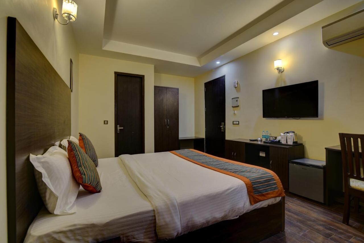 Country Inn Hotels & Resorts Vrindāvan Εξωτερικό φωτογραφία