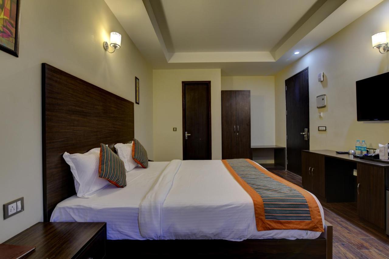 Country Inn Hotels & Resorts Vrindāvan Εξωτερικό φωτογραφία