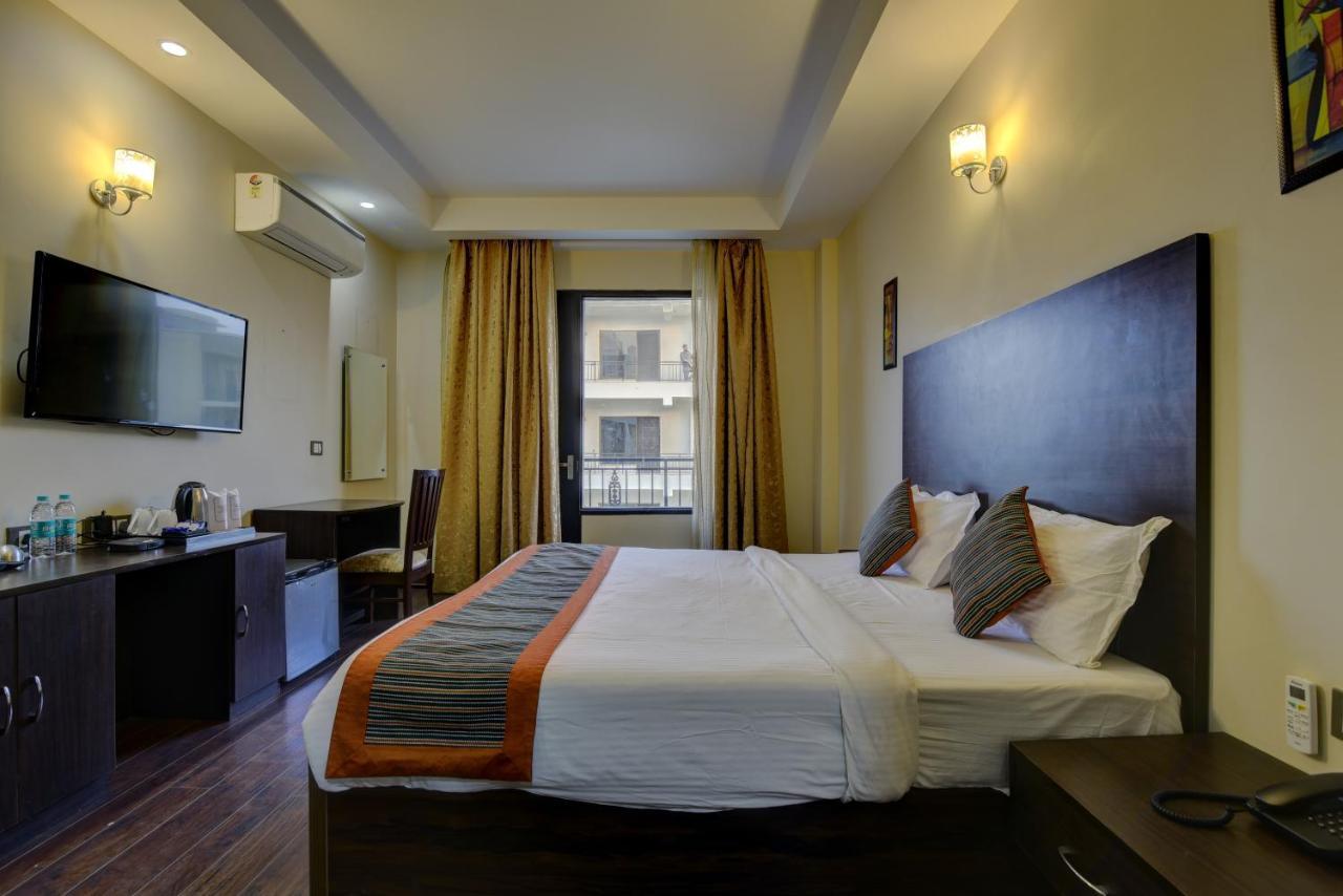 Country Inn Hotels & Resorts Vrindāvan Εξωτερικό φωτογραφία