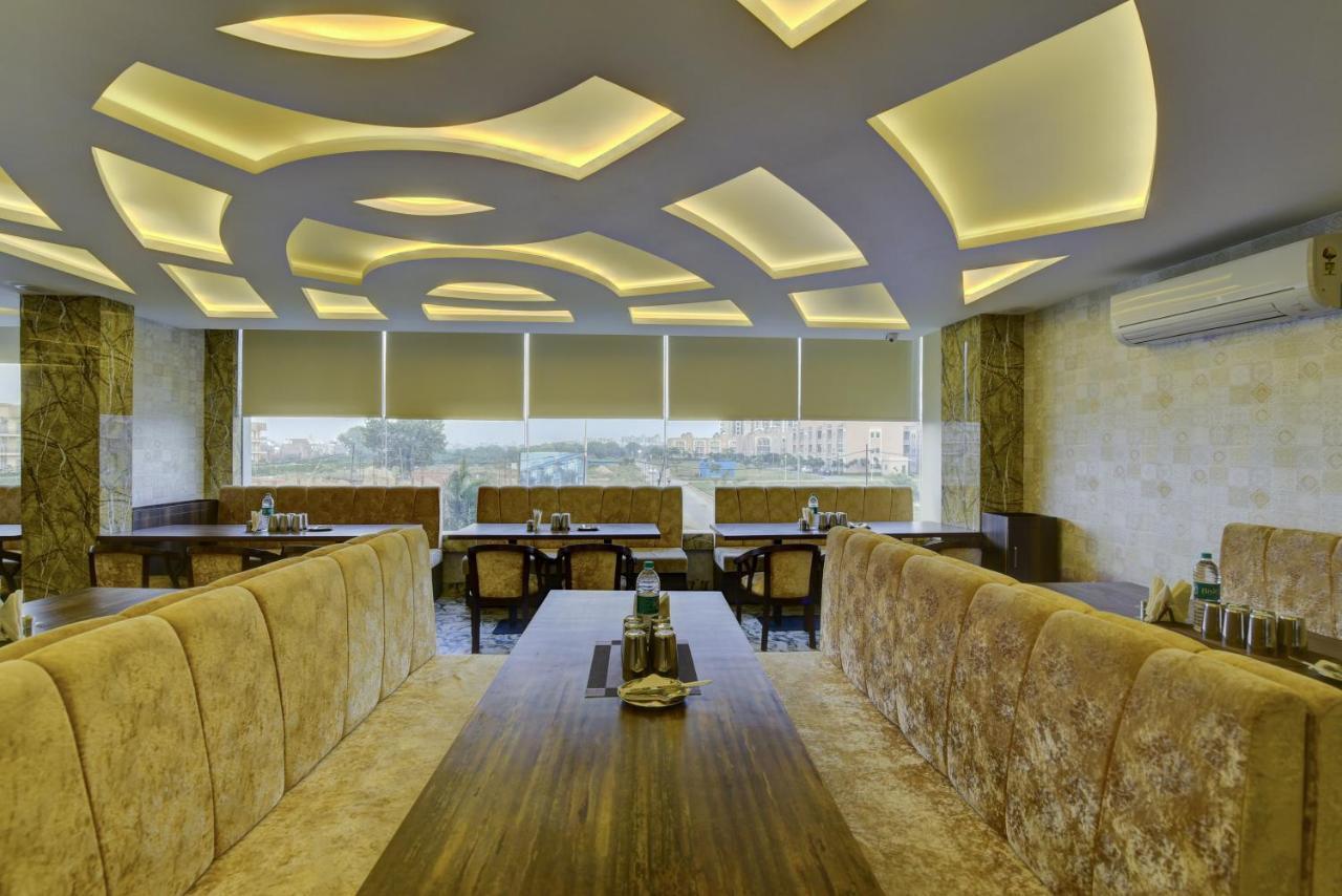 Country Inn Hotels & Resorts Vrindāvan Εξωτερικό φωτογραφία
