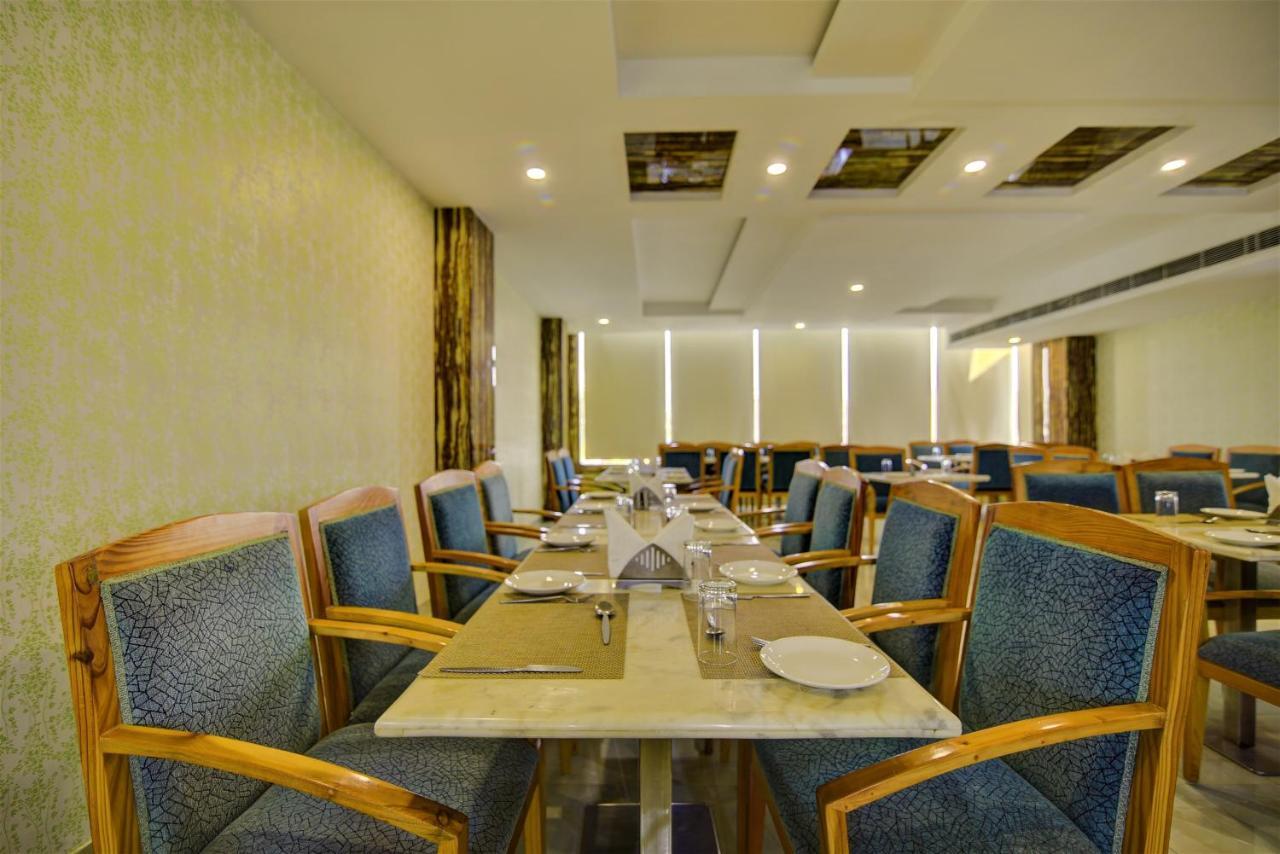 Country Inn Hotels & Resorts Vrindāvan Εξωτερικό φωτογραφία